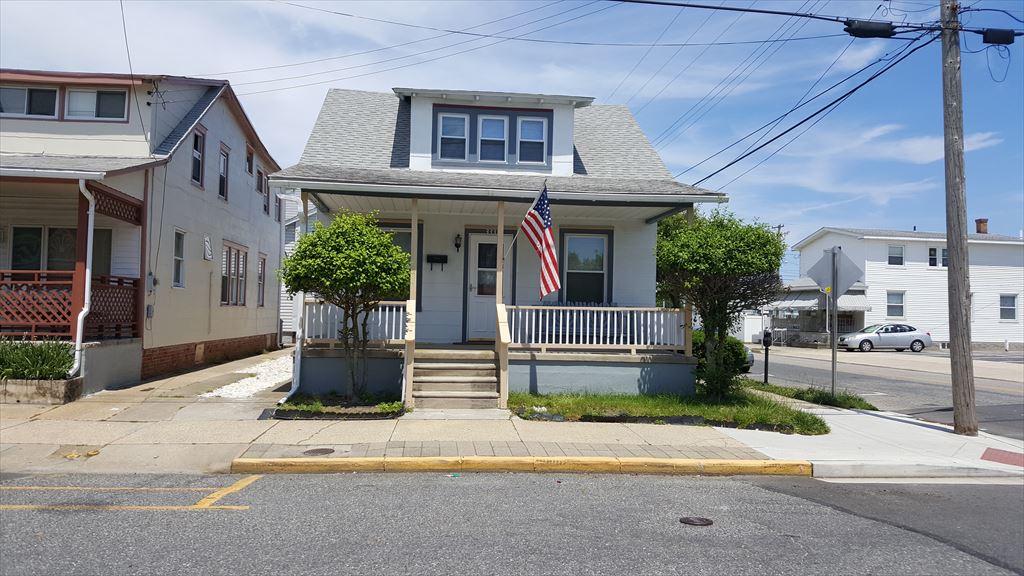 333 EAST MAGNOLIA AVENUE - WILDWOOD PET FRIENDLY SUMMER VACATION RENTAL - 4 bedroom, 1 bath, pet friendly, single family home located one block to the beach and boardwalk. Home has a full kitchen with range, fridge, microwave, coffeemaker, and toaster. Amenities include central a/c, outside shower, wifi, front porch. Sleeps 12, 4 full, 4 twin. Wildwood Rentals, North Wildwood Rentals, Wildwood Crest Rentals and Diamond Beach Rentals in all price ranges for weekly, monthly, seasonal and weekend vacation rentals plus Wildwood real estate sales of homes, condos, vacation and investment properties in and around Wildwood New Jersey. We offer over 400 properties plus exclusive vacation homes so you can book the shore rental of your choice online and guarantee your vacation at the Shore. Rent with confidence at Island Realty Group! Visit www.wildwoodrents.com to book online or call our office at 609.522.4999. Our office at 1701 New Jersey Avenue in North Wildwood is open 7 days a week!