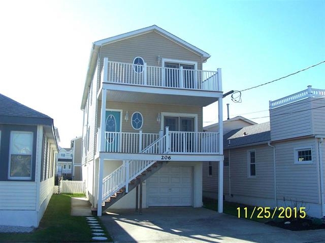 206 WEST 11TH AVENUE ON NORTH WILDWOOD'S BAYSIDE - 2 FAMILY NORTH WILDWOOD VACATION RENTAL - 2 Homes in one complete with 2 kitchens, 2 laundries, 2 garages, 2 outdoor showers, 7 TV's and the list goes on. All said and done 7 bedrooms 4 baths sleeps 18. 1 Queen, 2 Queen sleep sofas, 4 Doubles and 4 Singles.