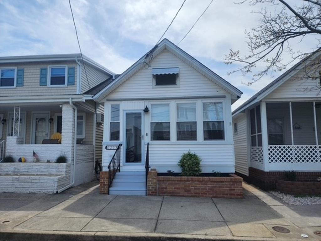 208 EAST BENNETT AVENUE - WILDWOOD SUMMER VACATION RENTALS at WILDWOODRENTS.COM managed by ISLAND REALTY GROUP – 3 Bedroom 1 Bath single family home located a short stroll to the beach. Home offers full kitchen, central air conditioning, plus WiFi, Streaming Smart Televisions and Washer & dryer. Bedding: 3 Doubles & 1 Queen Sleep Sofa; Sleeps 7. Wildwood Rentals, North Wildwood Rentals, Wildwood Crest Rentals and Diamond Beach Rentals in all price ranges for weekly, monthly, seasonal and weekend vacation rentals plus Wildwood real estate sales of homes, condos, vacation and investment properties in and around Wildwood New Jersey. We offer over 400 properties plus exclusive vacation homes so you can book the shore rental of your choice online and guarantee your vacation at the Shore. Rent with confidence at Island Realty Group! Visit www.wildwoodrents.com to book online or call our office at 609.522.4999. Our office at 1701 New Jersey Avenue in North Wildwood is open 7 days a week!
