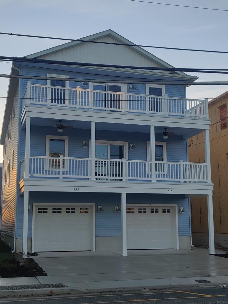 232 EAST LINCOLN AVENUE – UNIT 2 - WILDWOOD SUMMER VACATION RENTALS at WILDWOODRENTS.COM managed by ISLAND REALTY GROUP - Spacious 5 bedroom, 3.5 bath vacation home. Home offers a full kitchen with range, fridge, dishwasher, disposal, microwave, toaster, coffeemaker. Sleeps 12; king, 2 queen, 2 twin/twin bunks, twin daybed w/twin trundle. Amenities include central a/c, washer/dryer, wifi, 3 car off street parking, outside shower, 2 balconies. Wildwood Rentals, North Wildwood Rentals, Wildwood Crest Rentals and Diamond Beach Rentals in all price ranges for weekly, monthly, seasonal and weekend vacation rentals plus Wildwood real estate sales of homes, condos, vacation and investment properties in and around Wildwood New Jersey. We offer over 400 properties plus exclusive vacation homes so you can book the shore rental of your choice online and guarantee your vacation at the Shore. Rent with confidence at Island Realty Group! Visit www.wildwoodrents.com to book online or call our office at 609.522.4999. Our office at 1701 New Jersey Avenue in North Wildwood is open 7 days a week!