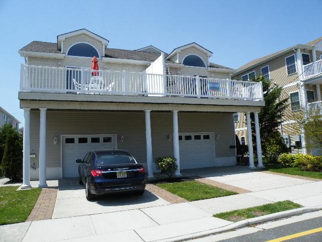 310 EAST MAPLE AVENUE UNIT A - WILDWOOD RENTAL - Spacious 5 bedroom, 3 bath townhouse style vacation home located 1.5 blocks to the beach and boardwalk. Home has a full kitchen with range, fridge, dishwasher, microwave, blender, coffeemaker and toaster. Amenities include central a/c, ceiling fans, washer/dryer, 3 car off street parking, gas grill, balcony. Sleeps 13. First floor bedroom #1: queen, twin, First floor bedroom #2: queen, twin, Second floor bedroom #3: queen, Third floor bedroom #4: queen, Third floor bedroom #5: queen, twin