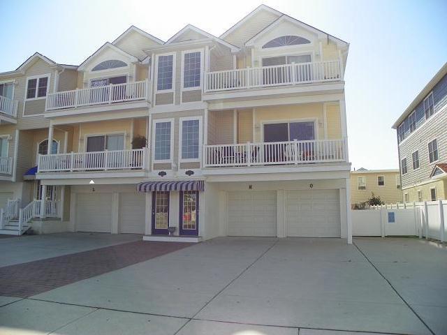 North Wildwood Vacation Rentals at Island Realty Group - Fasy Real Estate, Wildwood Realtors offering information for Buying and Renting Wildwood Real Estate such as North Wildwood Homes and Condos for Sale and rent, Wildwood homes and Condos for Sale and rent, Wildwood Crest Homes and Condos for Sale and rent, Diamond Beach Homes and Condos for Sale and rent  plus Wildwood Vacation Rentals, North Wildwood Vacation Rentals, Wildwood Crest Vacation Rentals and Diamond Beach Vacation Rentals and also information for renting, dining, having fun  and staying in Wildwood New Jersey.