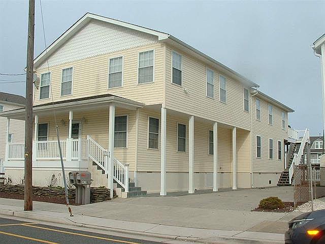 439 WEST PINE AVENUE UNIT B - WILDWOOD SUMMER VACATION RENTALS - Four bedroom, 2½ bath vacation home! Home offers a full kitchen with range, fridge, dishwasher, disposal, microwave, coffeemaker, toaster and blender. Amenities include central a/c, washer/dryer, wifi, gas grill, outside shower, 3 car off street parking, balcony and boat-slip. Sleeps 12; king, full, full/twin bunk, full/twin bunk and sleepsofa. Wildwood Rentals, Diplomat Condos Wildwood, North Wildwood Rentals, Wildwood Crest Rentals and Diamond Beach Rentals in all price ranges for weekly, monthly, seasonal and weekend vacation rentals plus Wildwood real estate sales of homes, condos, vacation and investment properties in and around Wildwood New Jersey. We offer over 400 properties plus exclusive vacation homes so you can book the shore rental of your choice online and guarantee your vacation at the Shore. Rent with confidence at Island Realty Group! Visit www.wildwoodrents.com to book online or call our office at 609.522.4999. We're open 7 days a week!
