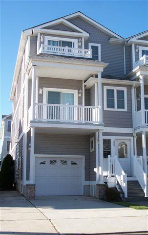 NORTH WILDWOOD RENTAL at 300 EAST 24TH AVENUE - Exceptional 4 bedroom, 3.5 bath vacation home located 1.5 blocks to the beach and boardwalk in North Wildwood. Extra large floor plan allows for larger families to vacation in style. 3 living areas, large dining room, back deck with seating for 10 and gas grill provide enough common family space to unwind and enjoy.